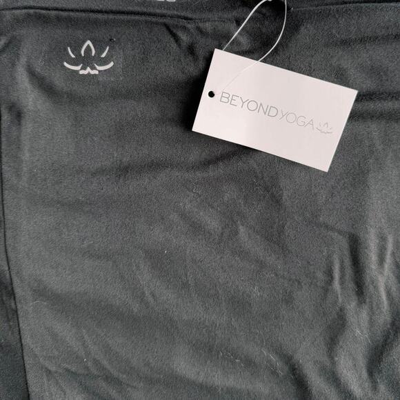 NWT Beyond Yoga Hidden Pocket Infinity Scarf Black - Picture 6 of 7